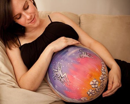 Рисунок на животе беременной и фотосессия
