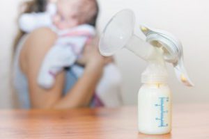 Как хранить грудное молоко после сцеживания