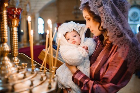 Обязанности и роль крестных родителей в жизни крестника